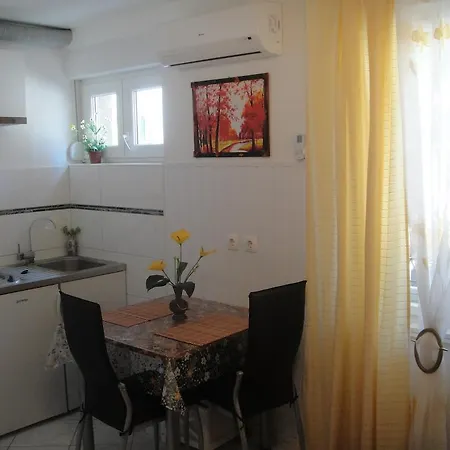 Daire Crvena Orhideja Split