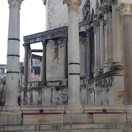 Daire Crvena Orhideja Split