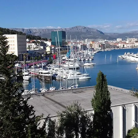 Crvena Orhideja Daire Split