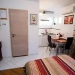 Apartment Apartments Crvena Orhideja *