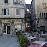Apartments Crvena Orhideja Split