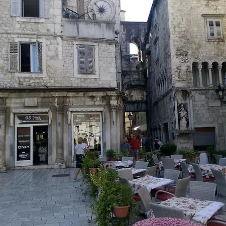 Crvena Orhideja Split
