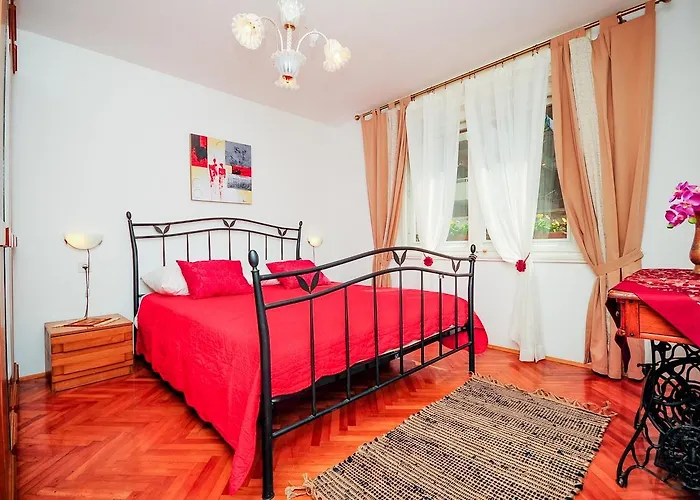 Crvena Orhideja * Split